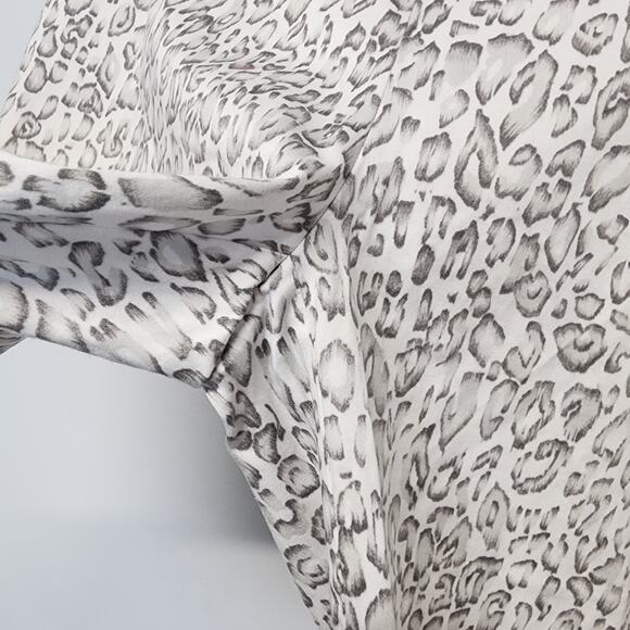 Chicos 1 Cropped Leopard Pants Size M 8 Lightweight Gray Side Zip Cotton Blend - Picture 4 of 11